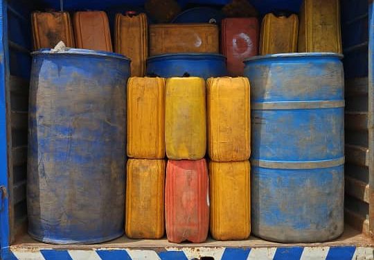 5225 litres de Sodabi frelaté ont été interceptés par les Douanes béninoises dans l'Ouémé-Plateau le vendredi 29 mars 2024.