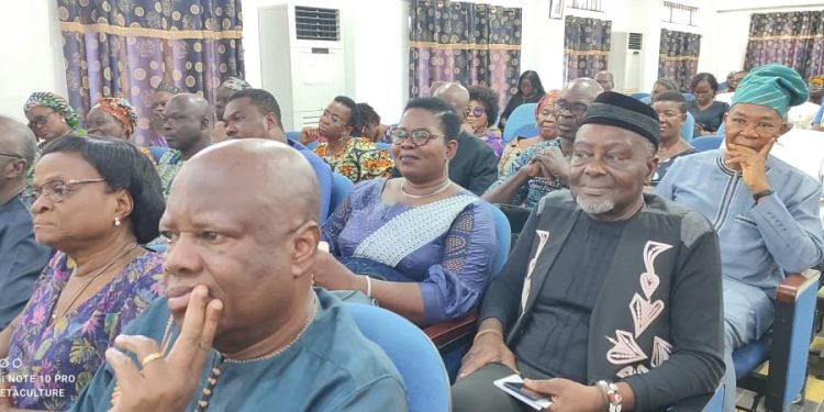 Hommage à titre posthume : La famille Lalèyè, l’Iajp/Co et les littéraires honorent Barnabé Laye