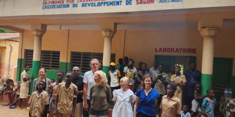 Au Bénin, l'association "Terre fraternelle" de la congrégation française des fils de la charité vole au secours des démunis.
