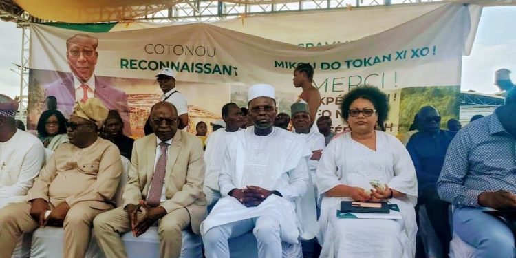 Lors de la tournée de reddition de comptes dans le Littoral, les populations d’Akpakpa ont été sidérées par les réalisations de Talon.  