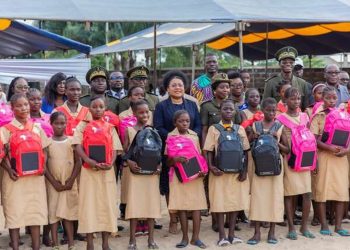 Transferts monétaires aux filles en situation difficile à l’école : Talon entre l’humanitaire et la protection sociale