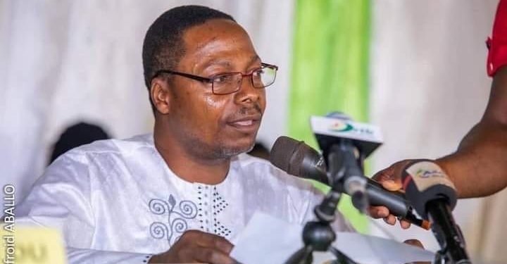 Le maire de la Commune Toviklin, Rigobert Tozo, a convoqué, le vendredi 31 mai 2024, les prêtres du Vodoun (Bokônon et Hounnon) de tous les arrondissements de ladite Commune à la maison des jeunes pour une séance d’échange.