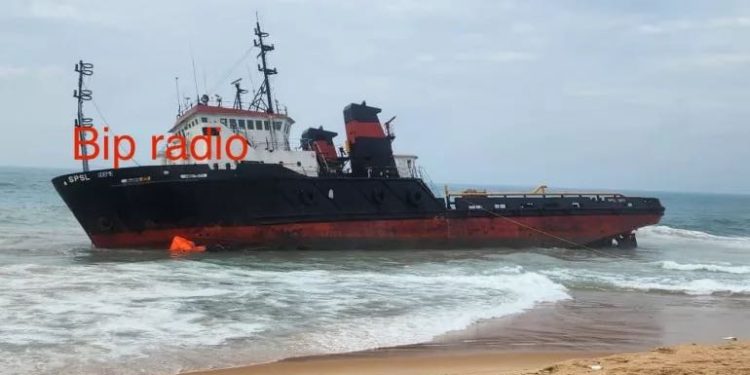 Bénin : Un navire chargé de gasoil échoue à Fidjrossè