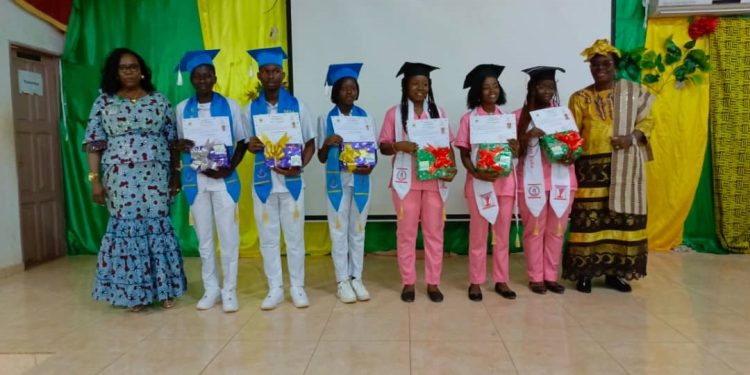 Institut national médico-sanitaire : Les lauréats de la 12ème promotion reçoivent leurs parchemins