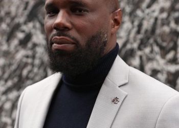 Stellio Gilles Robert Capo Chichi alias Kèmi Séba n'a plus la nationalité française. Le processus engagé contre le franco-béninois il y a quelques mois a abouti à la publication au Journal officiel le mardi 9 juillet 2024, du décret en date du 8 juillet 2024.
