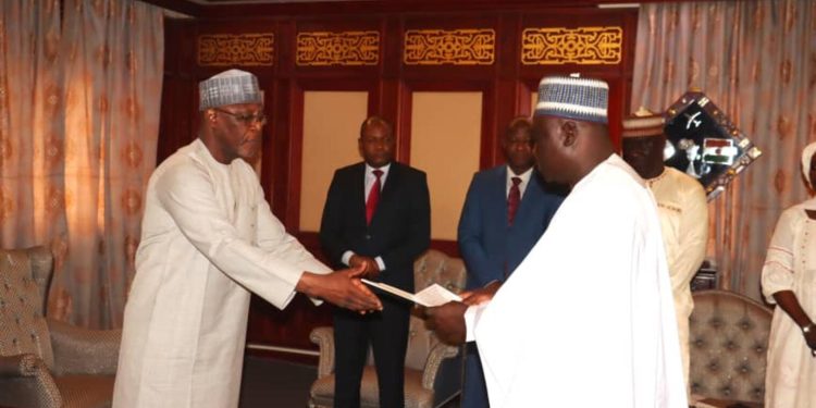 L'ambassadeur du Bénin au Niger, Gildas Agonkan a présenté les copies figurées de ses lettres de créance au ministre des Affaires étrangères.