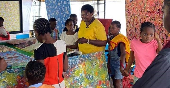 Exposition des œuvres d’art au complexe Ilé Okpê : L’artiste peintre Claudine Dan présente une soixantaine de tableaux au public