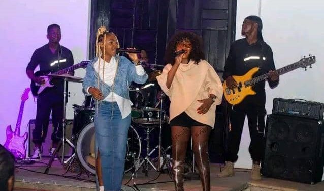 Soirée « Le live » à l&rsquo;Espace culturel Le Centre : Les artistes Fifamè et Fanny Sènan égayent leurs fans