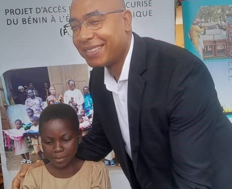 Distribution de kits scolaires dans plusieurs localités : L’entreprise Vinci-Energies donne un appui crucial aux familles défavorisées