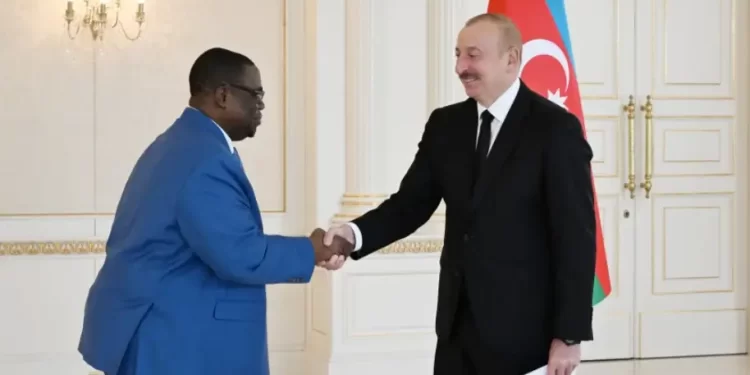Diplomatie : Le président d’Azerbaïdjan reçoit les lettres de créance de l’ambassadeur André Okounlola