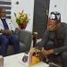 Audience à la Haac : Tiburce Adagbé dédicace ‘’Tata Adjatchè’’ à Edouard Loko