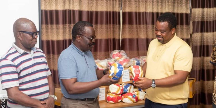 Développement du sport au Bénin : Le Cnos-Ben dote la Fbhb et la Fbt de matériels professionnels