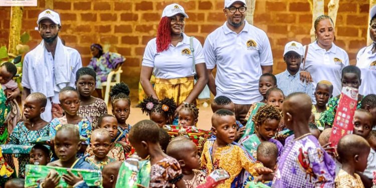 Spéciale Noël à Tori : La Fondation Thierno Olory-Togbé cadeaute plus de 150 enfants