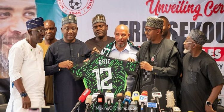 Super Eagles du Nigeria : Eric Chelle paraphe un contrat à long terme