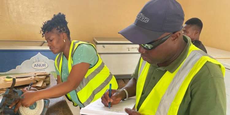 Utilisation d’instruments de mesure non certifiés : Plusieurs poissonneries épinglées à Cotonou