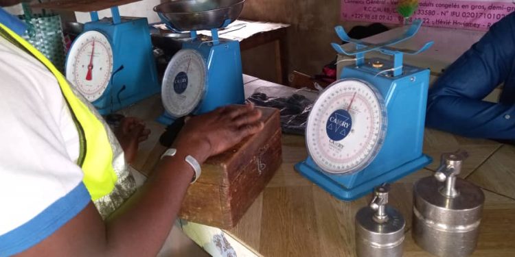 Utilisation d’instruments de mesure non certifiés au Bénin : Les commerçants indélicats rappelés à l’ordre