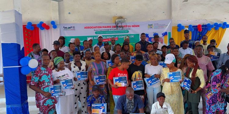 Cérémonie de remise d&rsquo;attestations de participation à la formation gratuite en sérigraphie : La mairie des jeunes de Sèmè-Podji fait œuvre utile