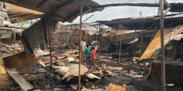 Incendie à Cotonou :  70 étalages consumés au marché Sainte Rita
