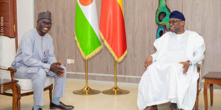 Bénin-Niger: L&rsquo;ambassadeur Chaïbou présente les copies figurées de ses lettres de créance à Cotonou