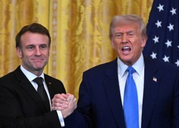 Trump et Macron se donnent la main pour une paix durable en Ukraine