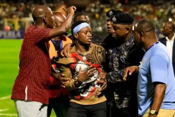 Pour invasion d&rsquo;une pelouse de football : Un supporter des Black Stars derrière les barreaux