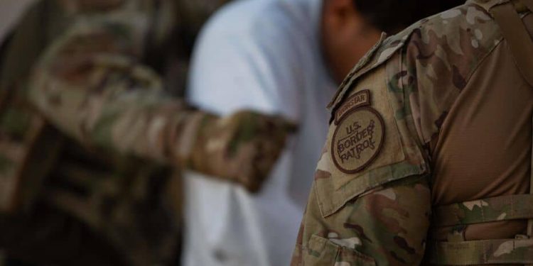 États-Unis : Au moins 100 migrants arrêtés dans une boîte de nuit