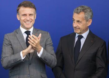 France : Macron ne remettra pas en cause la Légion d’honneur de Sarkozy