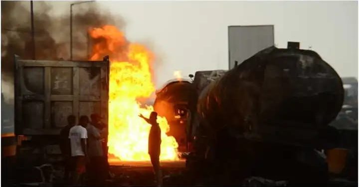 Explosion au port de shahid Rajaee en Iran : Le président Pezeshkian exprime ses condoléances et annonce l&rsquo;ouverture d&rsquo;une enquête