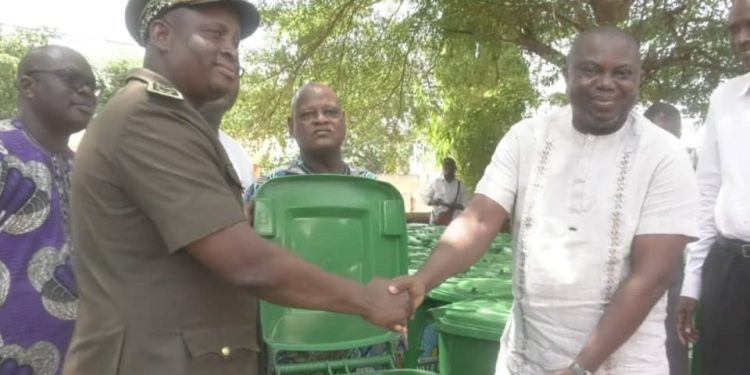 Gestion des déchets solides et ménagers dans le Zou : La Ccz dote les Communes de poubelles modernes