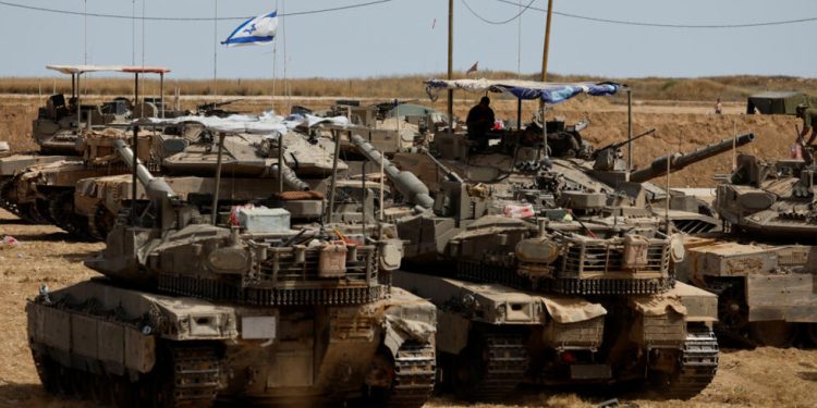 Guerre à Gaza : Israël intensifie ses frappes aériennes et prépare une offensive terrestre