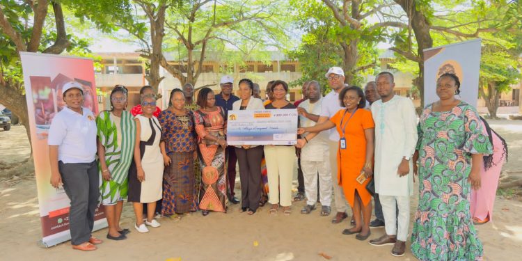 Examens 2025 au Bénin : La Fondation Thierno Olory-Togbé appuie 12 Ceg du Littoral