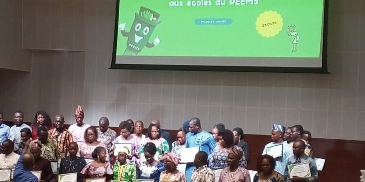 Phase 1 Programme Peems au Bénin : La Sgds et la Fondation ReBin récompensent l’excellence écocitoyenne des écoles et de leurs élèves