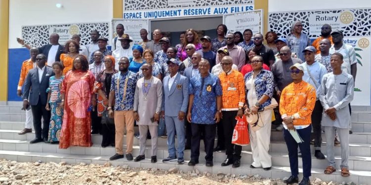 Hygiène menstruelle en milieu scolaire : L’Unicef et les Rotary Clubs de Cotonou Palmier et Gbagada agissent au Ceg Le Nokoué