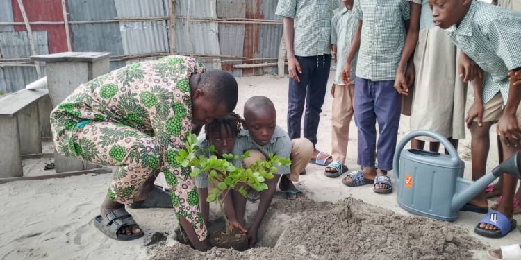 14ème édition de la Journée de reboisement inter-forces à Sèmè-Podji : 800 plants de cocotiers mis en terre par les Forces armées béninoises
