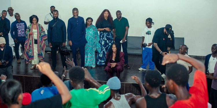 L'artiste Ciara échange avec la jeunesse béninoise au Centre communautaire Eya le dimanche 27 juillet 2025