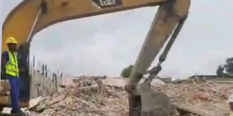 Effondrement d’un immeuble à 3 étages à Abomey-Calavi : Un apprenti maçon sort vivant des décombres à Togbin-Fandji
