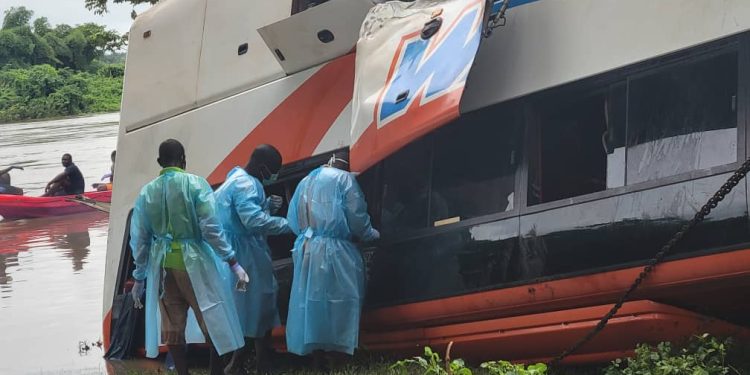 Fleuve Ouémé à Thio : 27 corps déjà retrouvés, 16 passagers encore sous l'eau