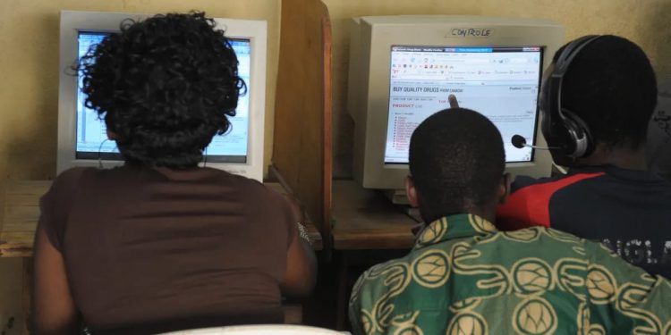 Escroquerie via internet : 3 Ghanéens arrêtés par le Fbi et extradés vers les États-Unis