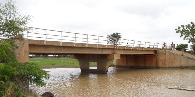 Bénin : Une 4×4 chute d’un pont à Bembèrèkè
