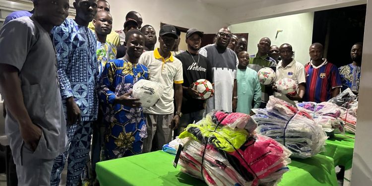 Tournoi de football de Djeffa-Xwé/Sèmè-Podji: Les équipes en lice reçoivent le matériel sportif