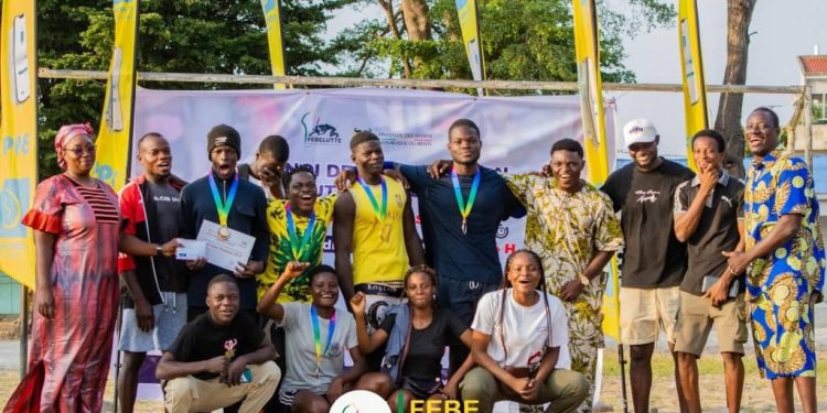 Championnat national de lutte africaine au Bénin : Éwlizo et Abeilles se qualifient pour le compte de la zone Sud
