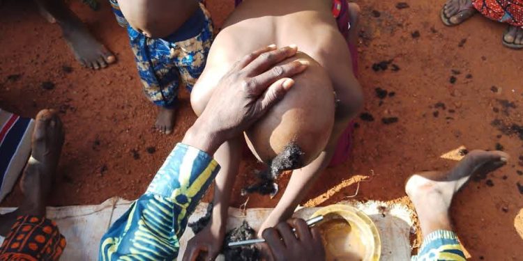 Gaani 2025: La reine mère Yon Kongui dirige la cérémonie de rasage de têtes