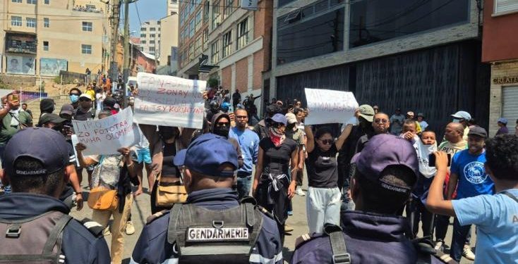 Crise politique à Madagascar : Andry Rajoelina dissout son gouvernement après des manifestations meurtrières