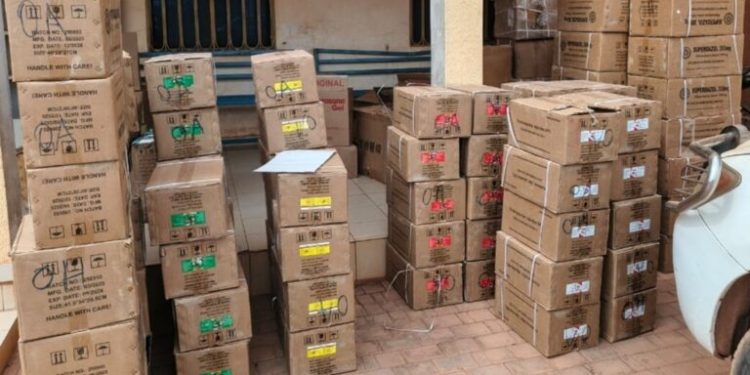 Burkina: la douane saisit 216 cartons de médicaments prohibés