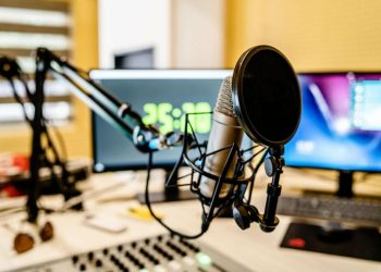 Avis de recrutement : Une radio recrute des animatrices qualifiées