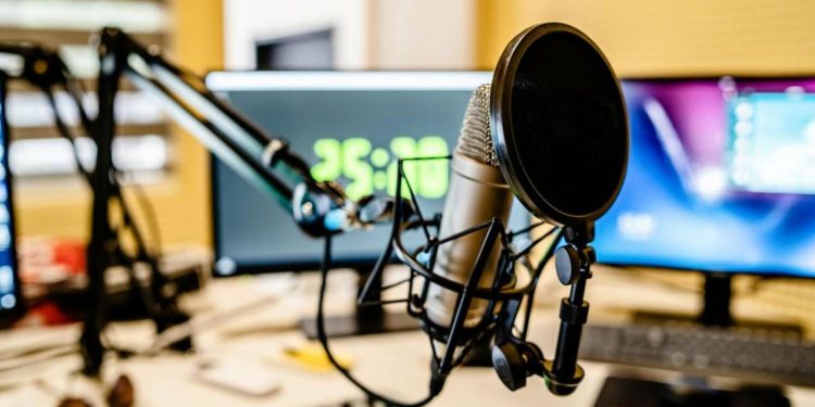 Avis de recrutement : Une radio recrute des animatrices qualifiées