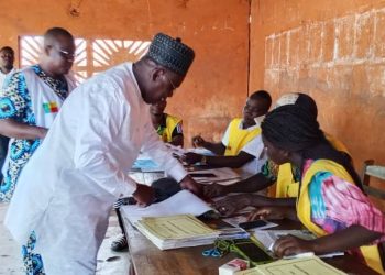 Ouverture des bureaux de vote dans le Zou-Collines : Les électeurs accèdent aux urnes sans grand retard