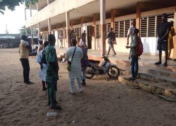 Élections communales et législatives dans le 1er arrondissement de Cotonou : Faible affluence des électeurs au Centre de vote du Ceg Le Littoral
