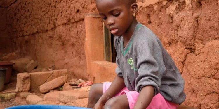 Fausses offres d’adoption d’enfants via les réseaux sociaux : L’Acaib alerte et appelle à la vigilance