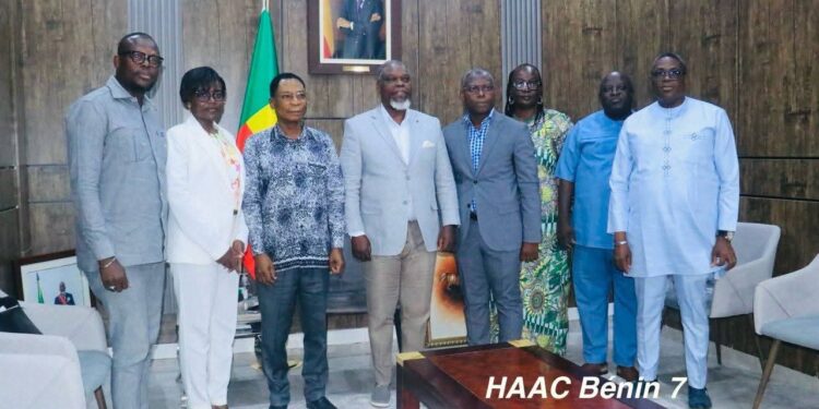 Haac : Le président Edouard Loko reçoit les nouveaux bureaux de l’Aac-Bénin et de l’Upmb